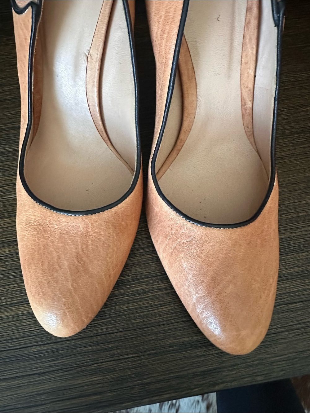 Dolce & Gabbana Peach and Black Slingback Pumps - Picture 5 of 9